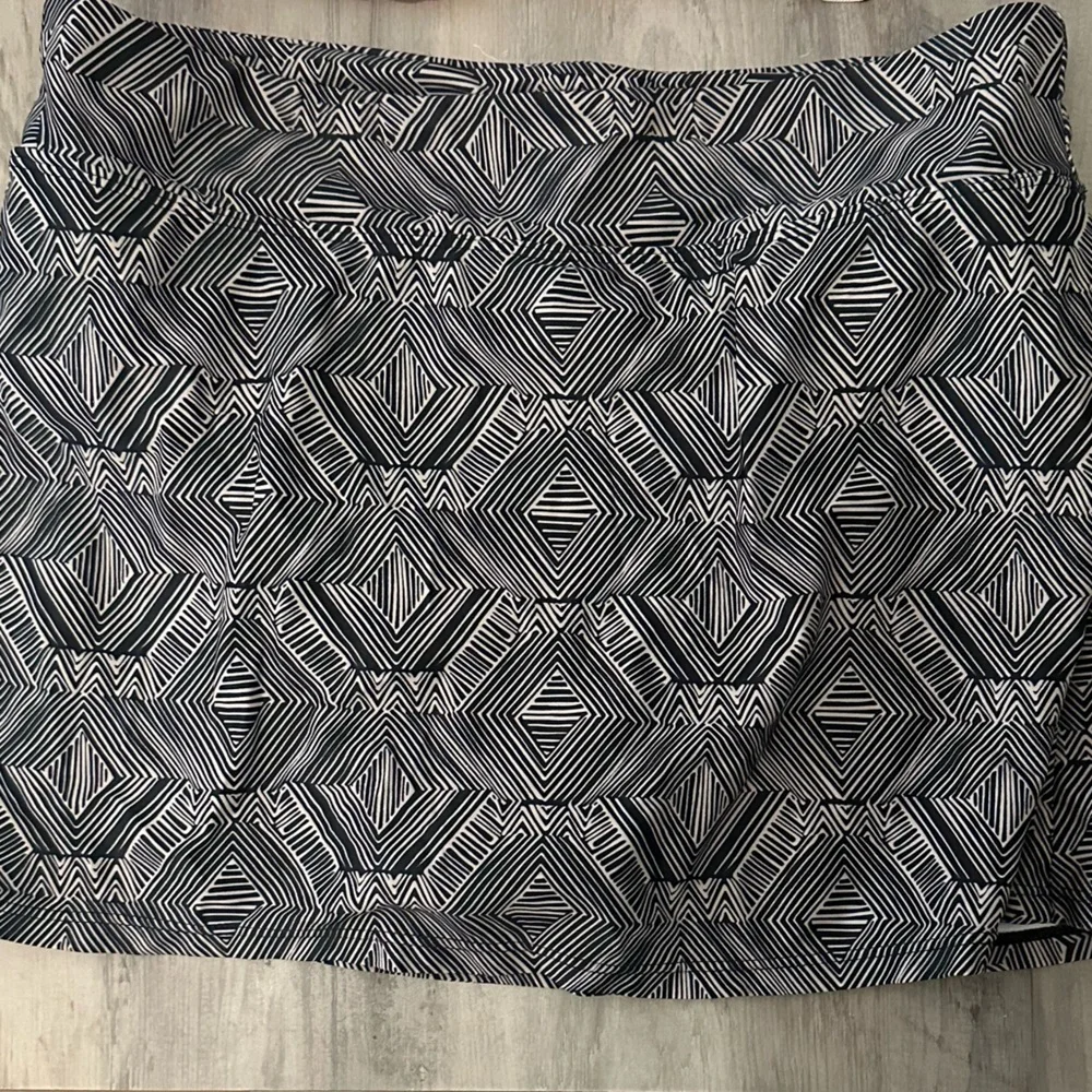 Diamond print swim skirt m